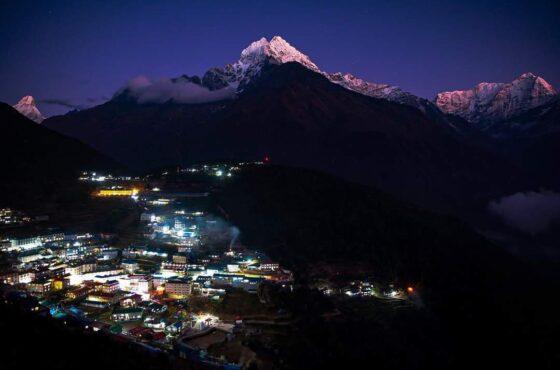 Everest Base Camp : A spectacular Journey into the unknown